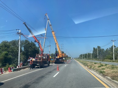 ตรวจสอบงานติดตั้งเสาไฟฟ้า พร้อมพาดสายเข้าระบบ ไฟฟ้า 115 kv บริเวณ ทล.319 ผลแล้วเสร็จ