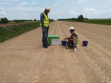 งานทดสอบ Field Density Test งานดินถม กม.2+600 – 3+100 Rt