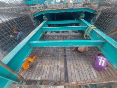 ตรวจสอบงานผูกเหล็กพื้น Bottom segment 5′-4’และ4′-5′ P2 สะพานข้ามแม่น้ำปราจีนบุรี LT