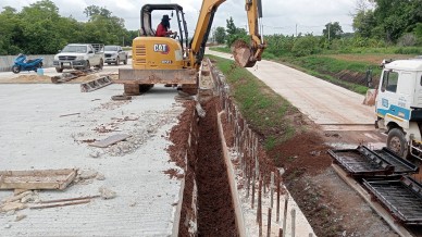 ตรวจสอบงานรางระบายน้ำเชิงลาด A1,สะพานข้ามแม่น้ำปราจีนบุรี RT