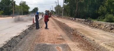 งานตัดเกรด soil cement บริเวณแยก กม.2+000