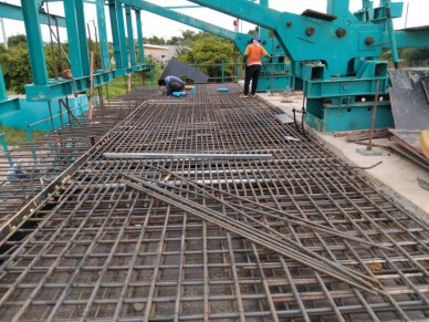 ตรวจสอบงานเหล็กเสริม Top Slab Segment 5-6,5′-6′ P2 สะพานข้ามแม่น้ำปราจีนบุรี กม.ที่1+875 LT