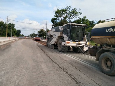 งานบดอัด soil cement บริเวณแยก กม.2