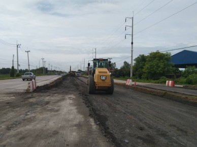 งานบดอัดหินคลุก บริเวณแยก กม.7