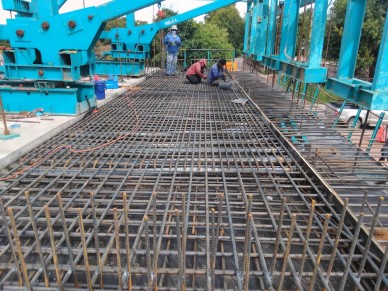 ตรวจสอบงานผูกเหล็ก Top slab Segment 4′-5′,4-5 ,P3 สะพานข้ามแม่น้ำปราจีนบุรี กม.1+875 LT – สำเนา